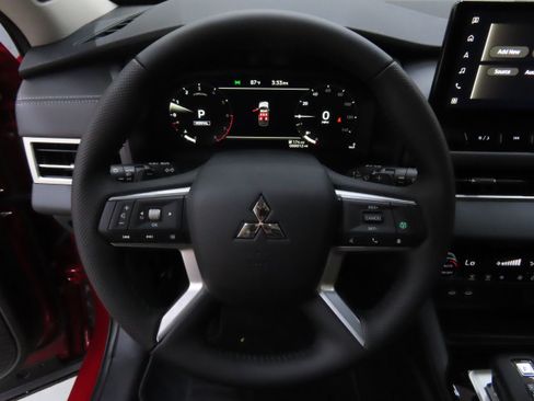 New 2025 Mitsubishi Outlander SE image 14