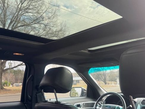 Used 2013 Ford Explorer XLT image 10