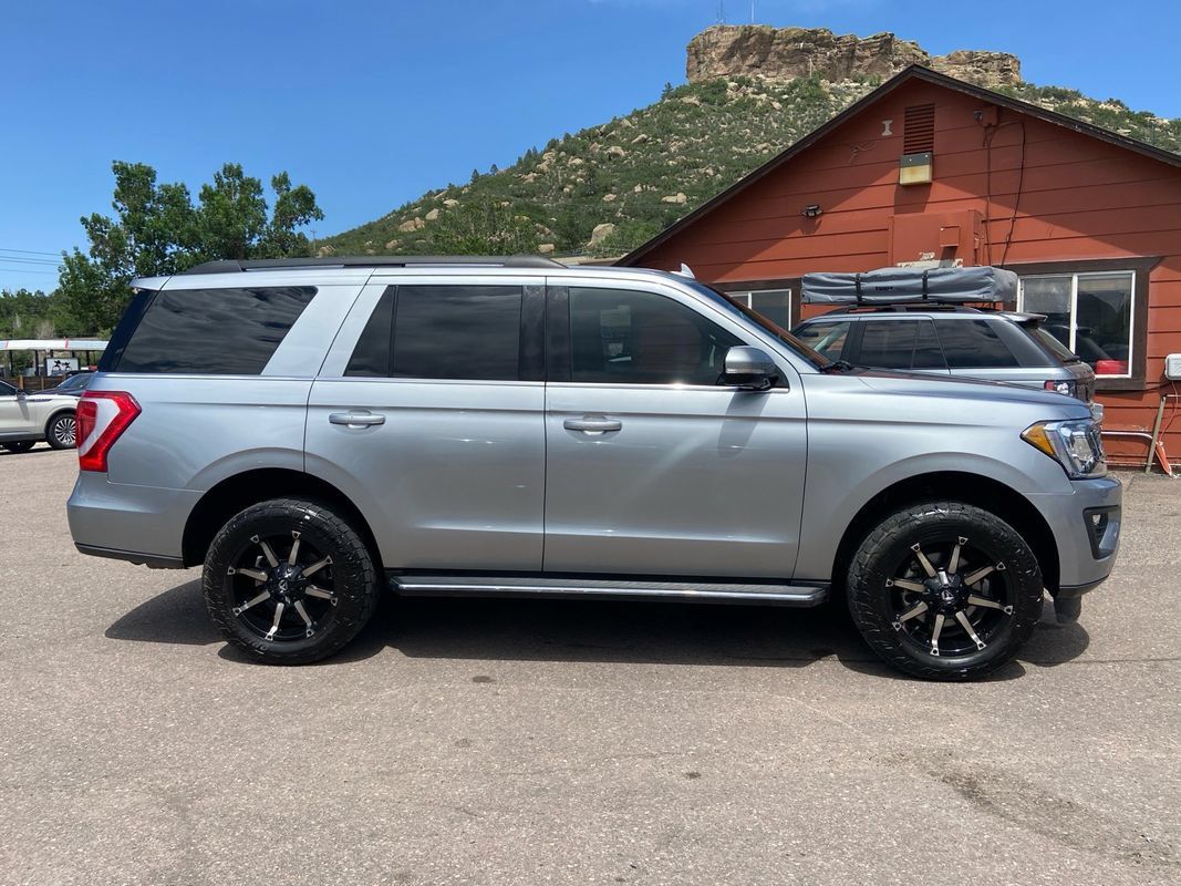 Used 2020 Ford Expedition XLT w/ Equipment Group 202A AWD/4WD image 2
