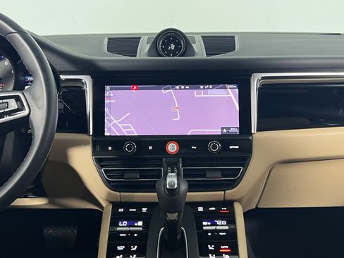 Certified 2023 Porsche Macan AWD/4WD image 19