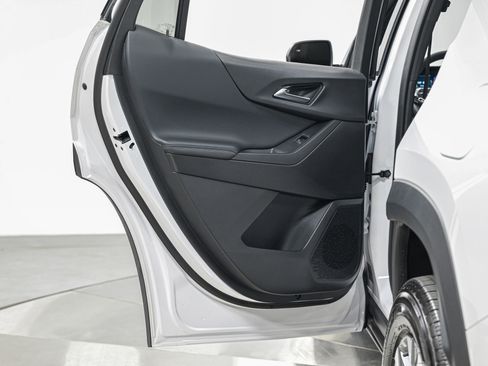 Used 2025 Chevrolet Equinox LT image 25