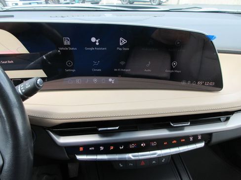 Certified 2024 Cadillac XT4 Luxury w/ Cold Weather Package FWD image 32