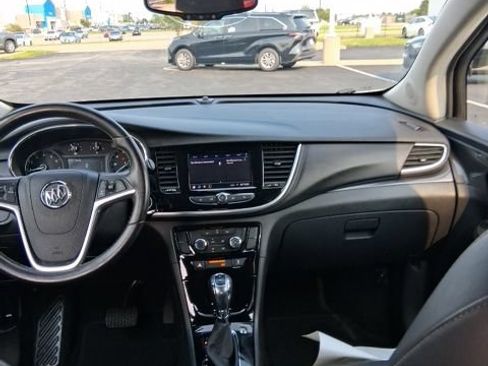 Used 2021 Buick Encore Preferred AWD/4WD image 24