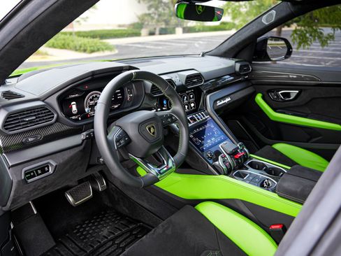 Used 2021 Lamborghini Urus AWD/4WD image 18