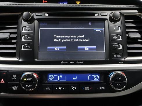 Used 2018 Toyota Highlander XLE image 31