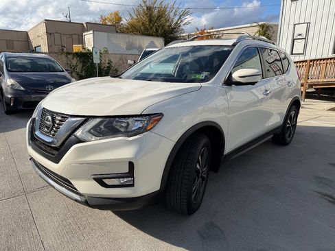 Used 2019 Nissan Rogue SV w/ Sun & Sound Touring Package image 2