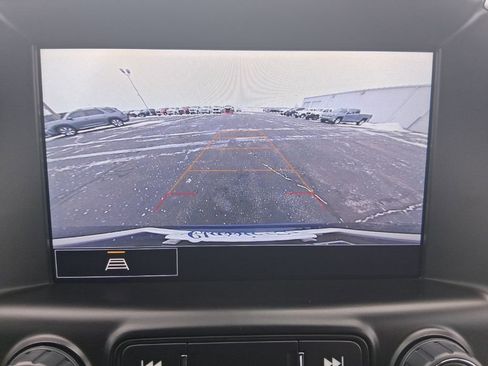 Used 2023 GMC Terrain SLT image 28