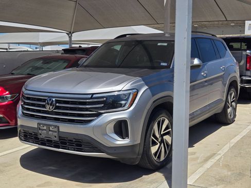 Used 2024 Volkswagen Atlas SE FWD image 3