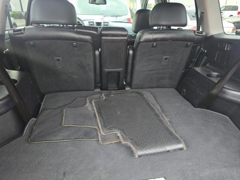 Used 2013 Toyota Highlander SE image 3