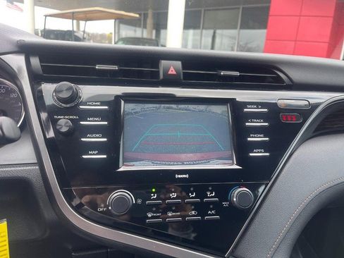 Used 2020 Toyota Camry LE image 23