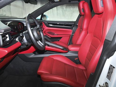 Used 2025 Porsche Macan 4 Electric AWD/4WD image 45
