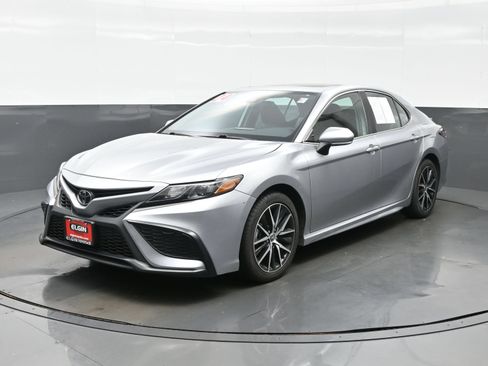 Used 2024 Toyota Camry SE FWD image 2