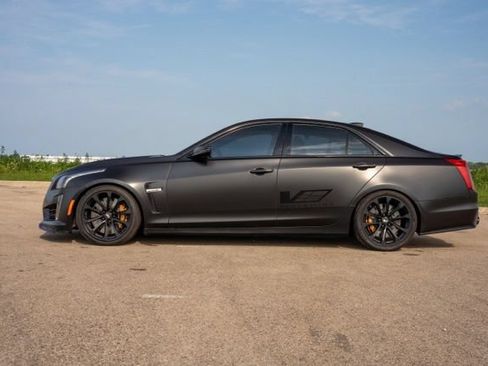 Used 2019 Cadillac CTS V w/ Luxury Package RWD image 4
