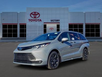 New 2025 Toyota Sienna XLE Woodland Edition