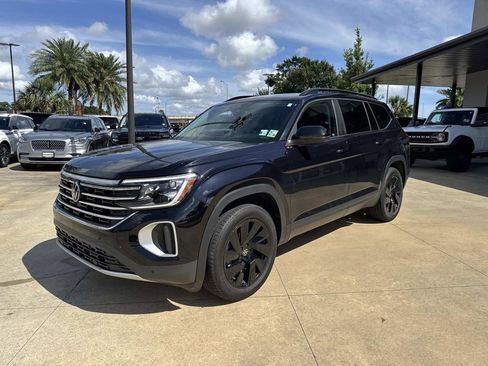 Used 2025 Volkswagen Atlas SE FWD image 4