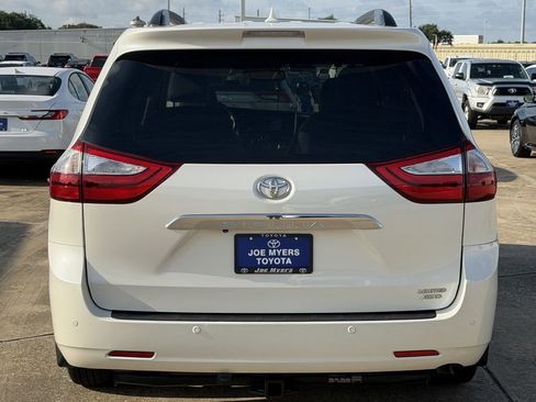 Used 2017 Toyota Sienna Limited Premium AWD/4WD image 8