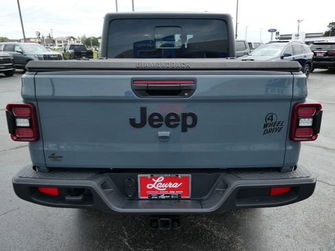Used 2024 Jeep Gladiator Sport AWD/4WD image 6