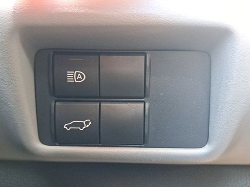Used 2021 Toyota Highlander XLE AWD/4WD image 23