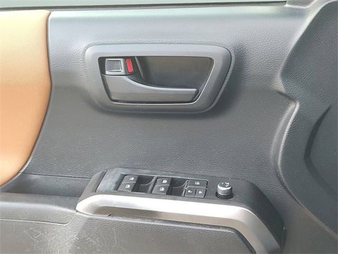 Used 2018 Toyota Tacoma SR5 image 26