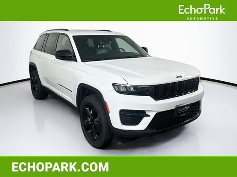 Used 2023 Jeep Grand Cherokee Altitude RWD image 1
