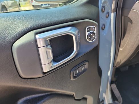 Used 2026 Jeep Wrangler Unlimited Rubicon AWD/4WD image 18