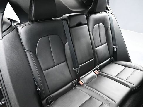 Used 2024 Volvo XC40 B5 Ultimate w/ Protection Package Premier image 14