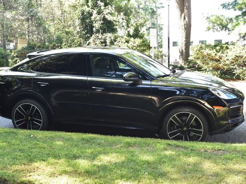 Used 2023 Porsche Cayenne Platinum Edition AWD/4WD image 9
