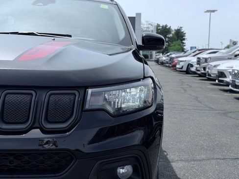 Used 2022 Jeep Compass Trailhawk w/ Trailhawk Convenience Group AWD/4WD image 3
