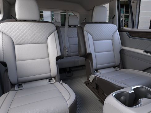 New 2026 GMC Acadia Denali w/ Super Cruise Package image 17