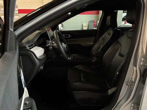 Used 2025 Jeep Compass Limited AWD/4WD image 10