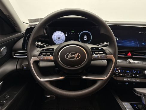 Used 2024 Hyundai Elantra SEL FWD image 12