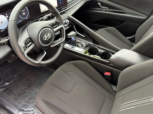 Used 2025 Hyundai Elantra SEL FWD image 9