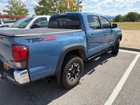 Used 2019 Toyota Tacoma TRD Off-Road AWD/4WD image 3