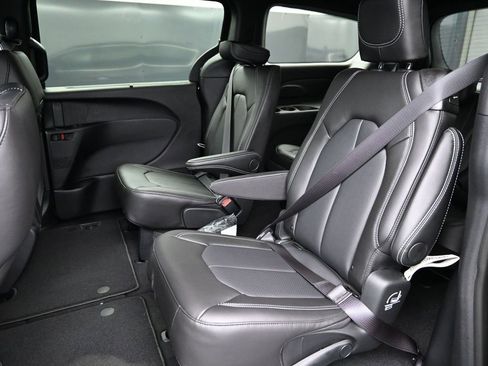 New 2026 Chrysler Pacifica Select FWD image 24