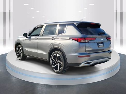 Used 2024 Mitsubishi Outlander SE image 4