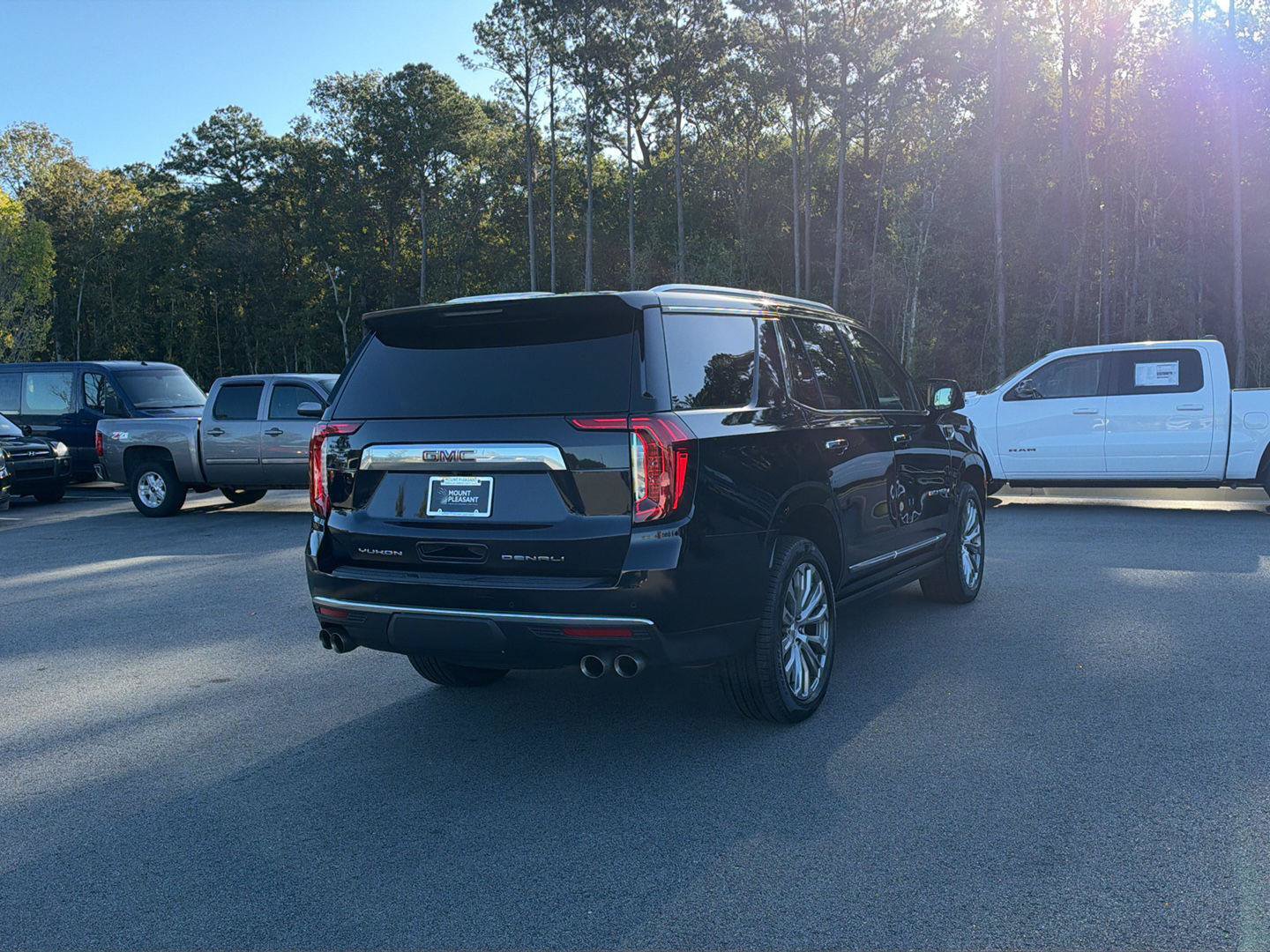 Used 2023 GMC Yukon Denali AWD/4WD image 9