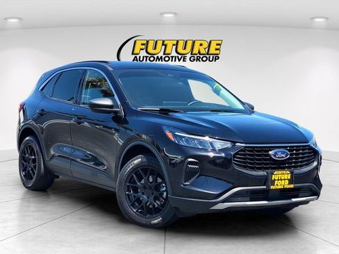 Used 2024 Ford Escape Active w/ Tech Pack #1 AWD/4WD image 1