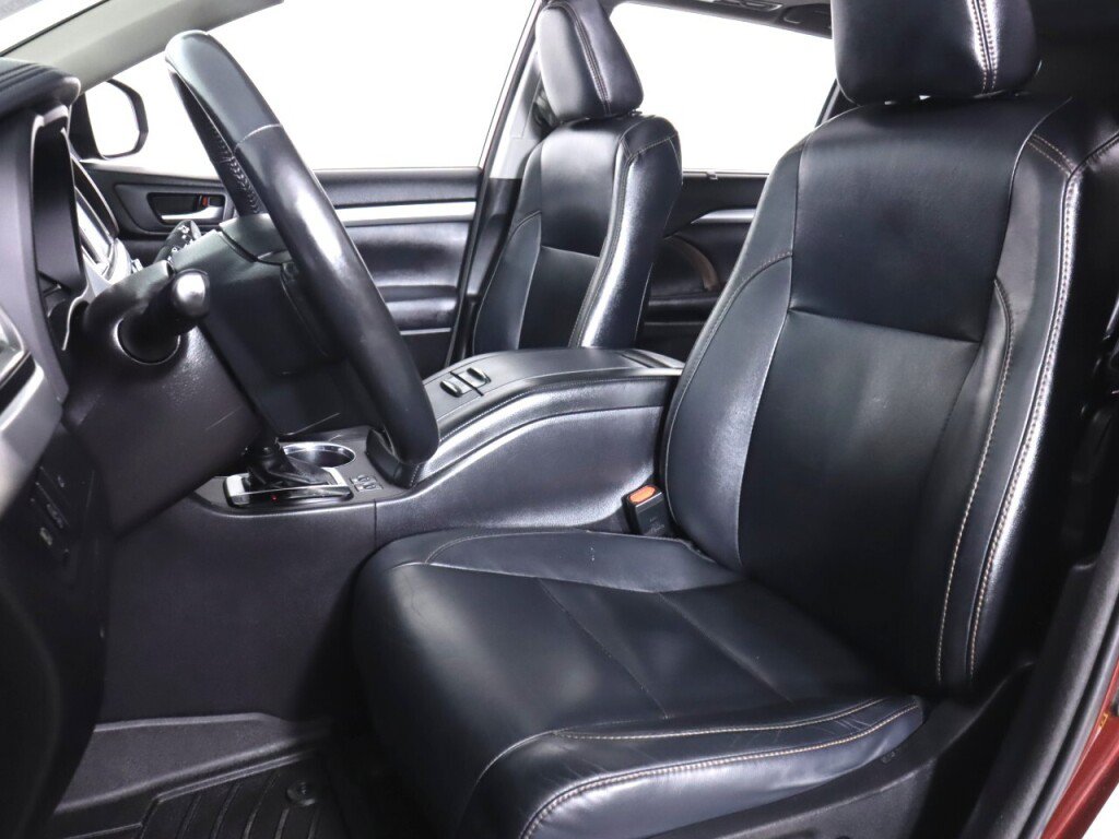 Used 2018 Toyota Highlander XLE AWD/4WD image 30