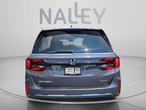 Used 2025 Honda Odyssey Elite image 3