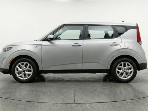 Used 2025 Kia Soul LX w/ LX Technology Package FWD image 5