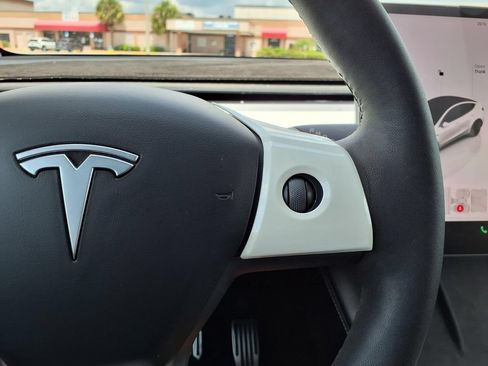 Used 2024 Tesla Model Y Long Range AWD/4WD image 32