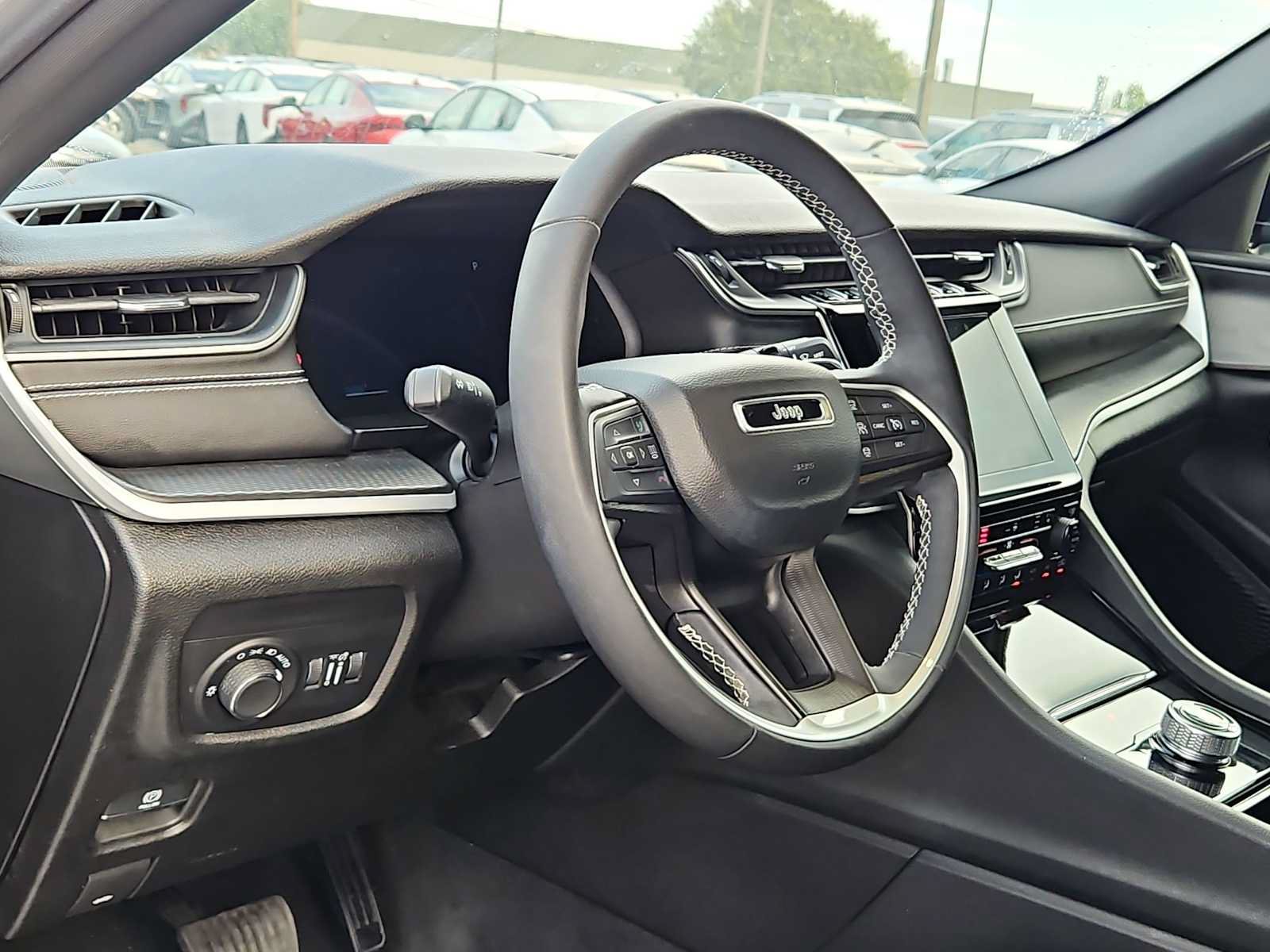 Used 2023 Jeep Grand Cherokee L Laredo RWD image 2