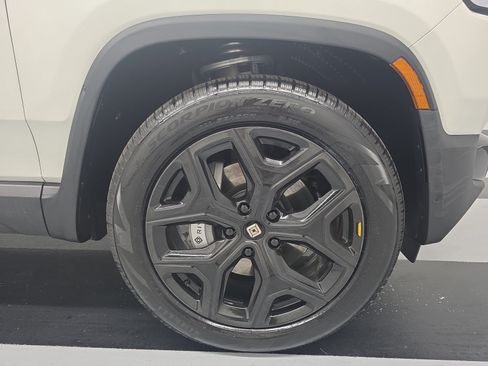 Used 2024 Rivian R1S Adventure AWD/4WD image 11