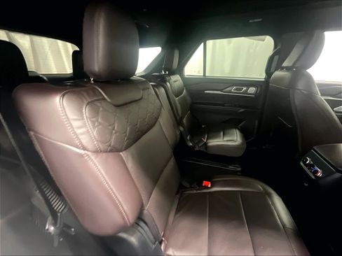 Used 2025 Ford Explorer Platinum w/ LUX Leather Package image 16