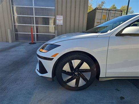 New 2025 Hyundai Ioniq 6 SE image 10