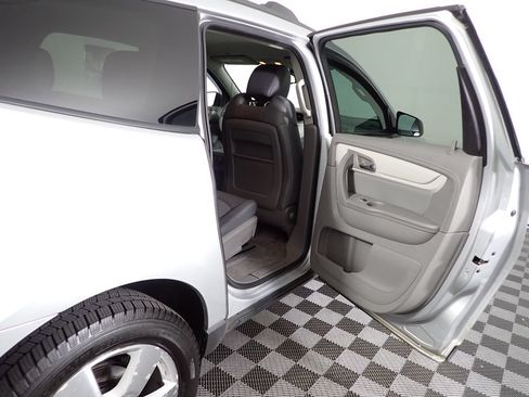Used 2017 Chevrolet Traverse LS FWD image 33