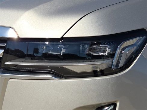 Used 2023 Cadillac Escalade Premium Luxury Platinum image 4