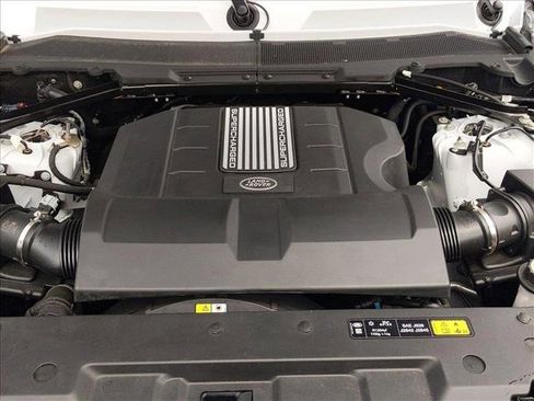 New 2024 Land Rover Defender 110 SE image 19