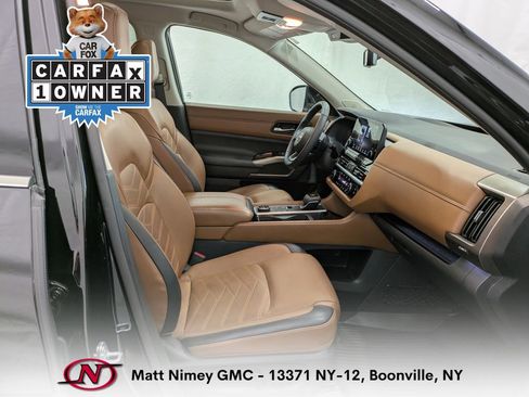 Used 2024 Nissan Pathfinder Platinum AWD/4WD image 5