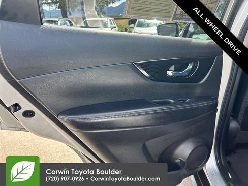 Used 2018 Nissan Rogue SL AWD/4WD image 18